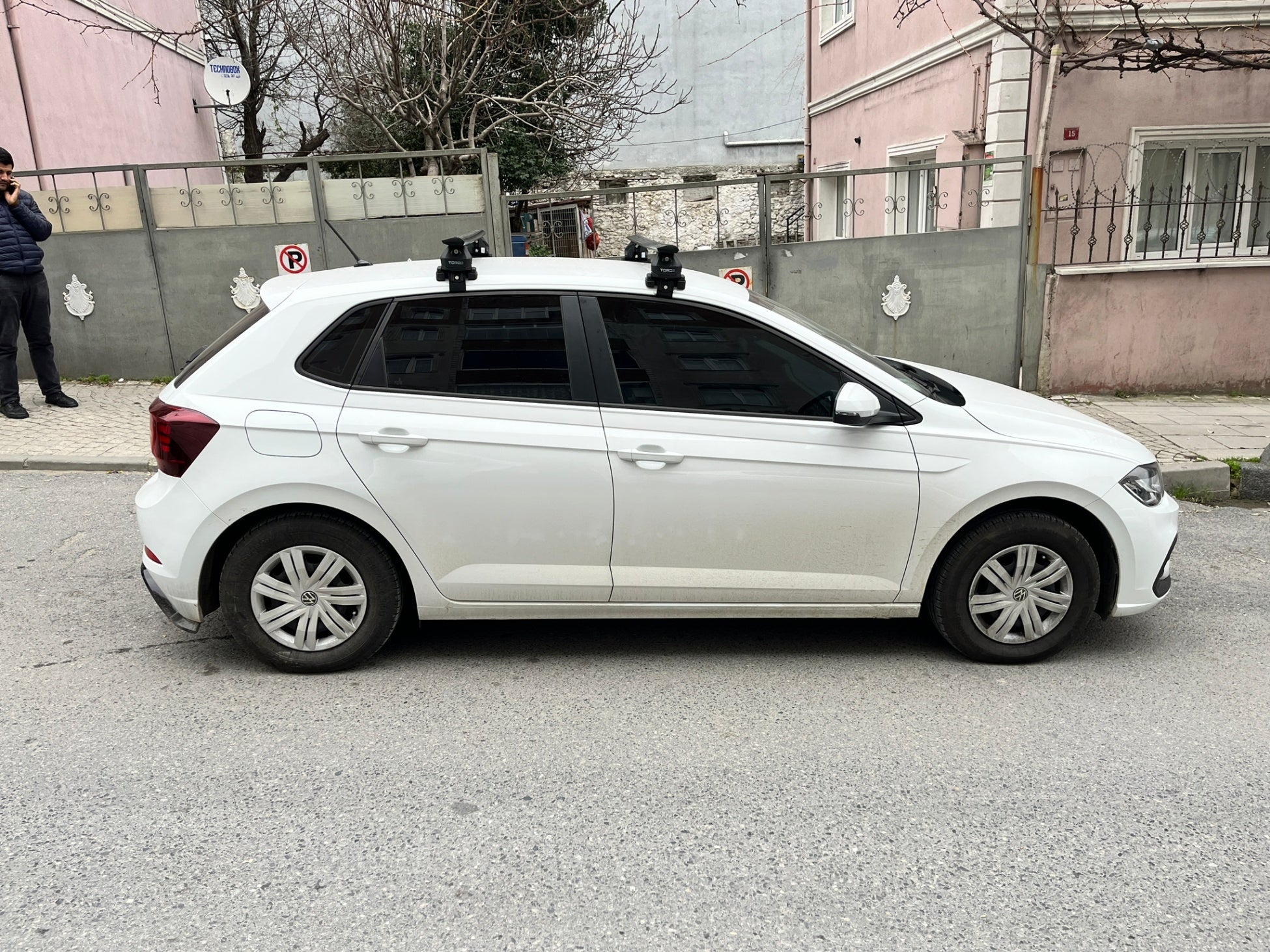 For Volkswagen Polo 5D 2018-Up Roof Rack Cross Bar Metal Bracket Normal Roof Alu Black For Volkswagen Polo 5D 2018-Up Roof Rack Cross Bar Metal Bracket Normal Roof Alu Black